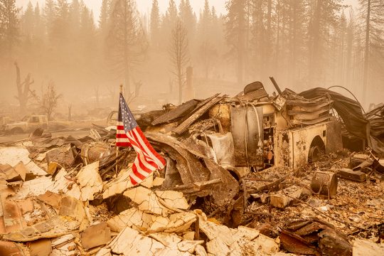 Auch eine Feuerwache in der kalifornischen Stadt Greenville ist den Flammen zum Opfer gefallen (Bild: Josh Edelson/AFP)