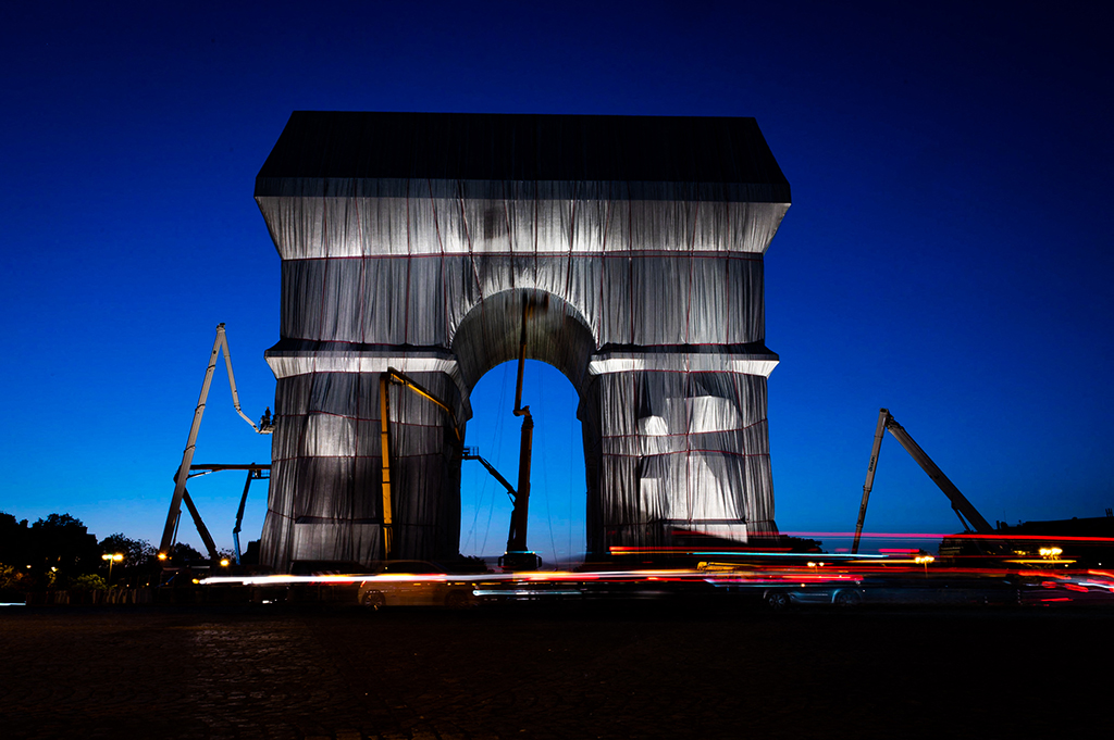 Christo-Verhüllung des Arc de Triomphe vollendet (Bild: AFP)