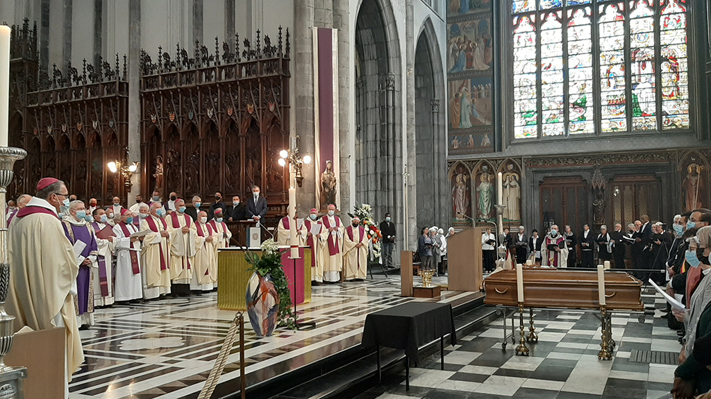 Die Beerdigungsfeier für den verstorbenen Bischof Aloys Jousten