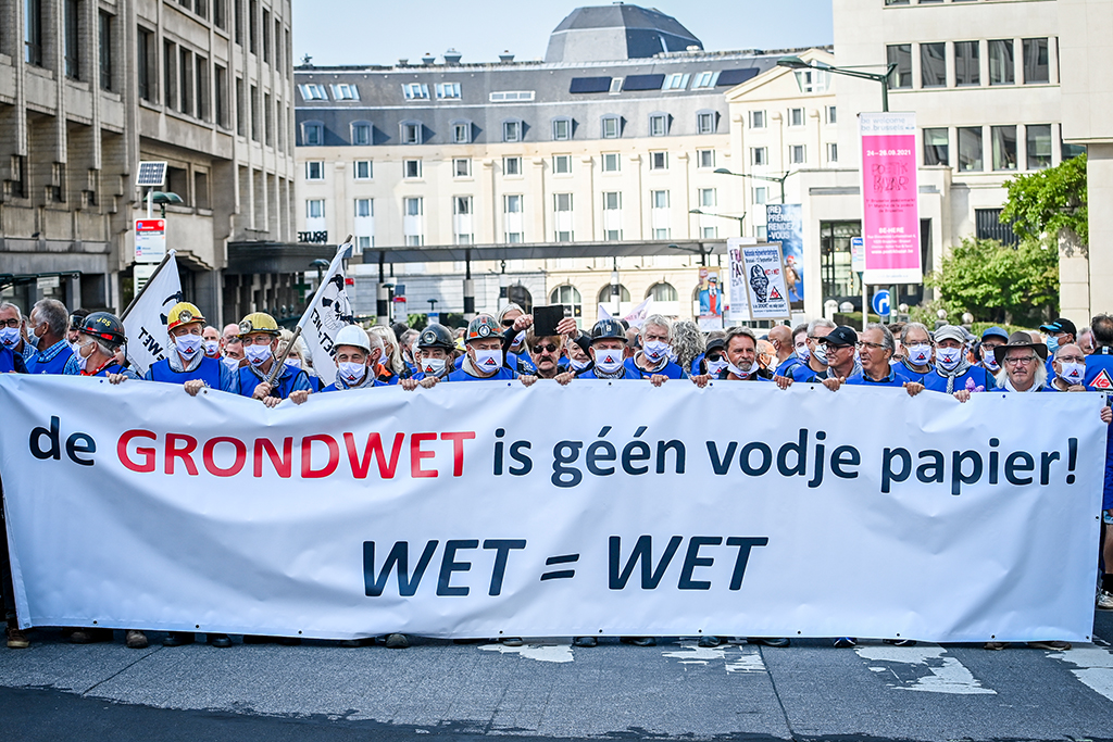 2.000 ehemalige Bergwerkarbeiter demonstrieren in Brüssel (Bild Laurie Dieffembacq/Belga)