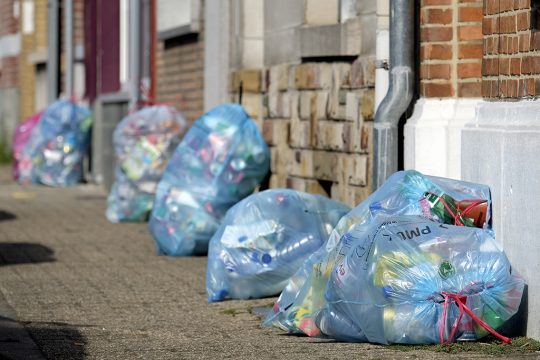 Blauer Sack (Bild: Eric Lalmand/Belga)