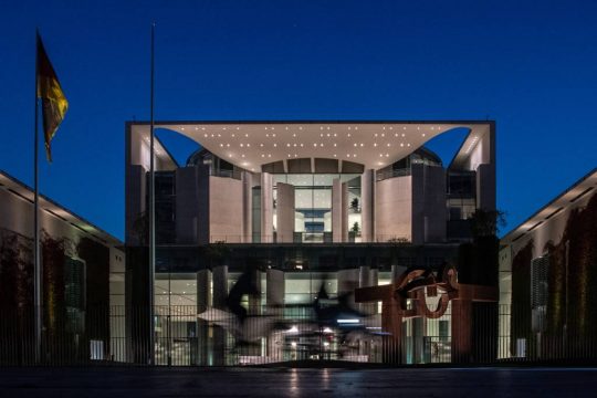 Olaf Scholz (SPD) oder Armin Laschet (CDU) - wer von den beiden zieht ins Bundeskanzleramt in der deutschen Hauptstadt ein? (Bild: Paul Zinken/AFP)