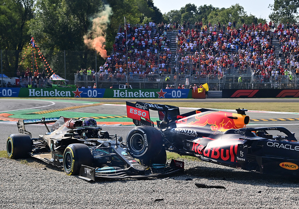 Hamilton und Verstappen scheiden nach einer Kollision in Monza beide aus (Bild: Andrej Isakovic/AFP)