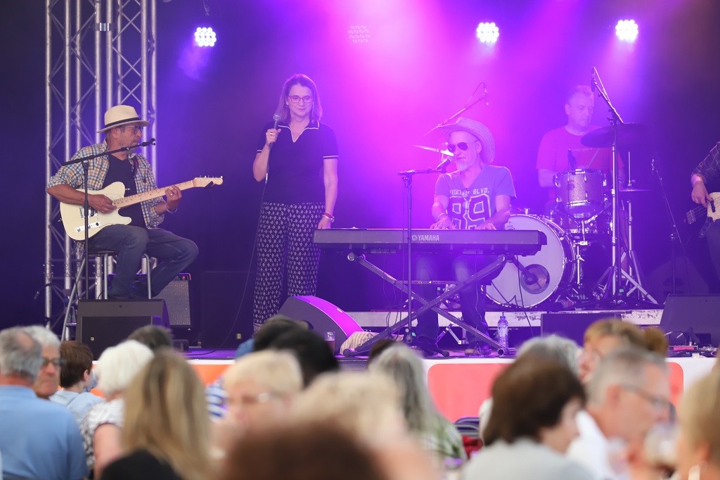 Die Band Crazy Mama eröffnete den Samstag bei "Musik hilft" (Bild: Olivier Krickel/BRF)