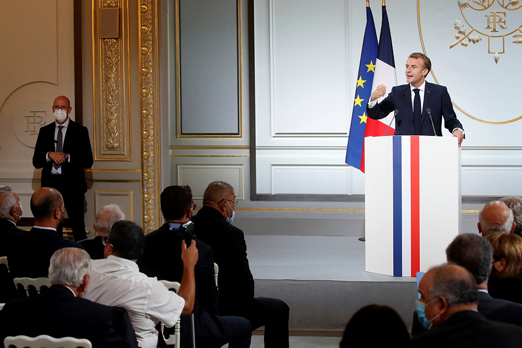 Frankreichs Präsident Emmanuel Macron im Pariser Élyséepalast (Bild: Gonzalo Fuentes/Pool/AFP)