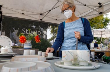 Werke der erstplatzierten Sonja Sebes-Top beim Euregio-Keramikmarkt 2021 (Bild: Olivier Krickel/BRF)
