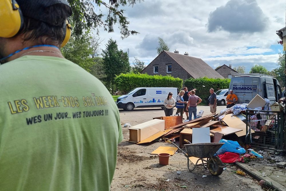 80 Ehrenamtliche aus Frankreich helfen in Trooz und Lüttich (Bild: Thomas Michiels/Belga)