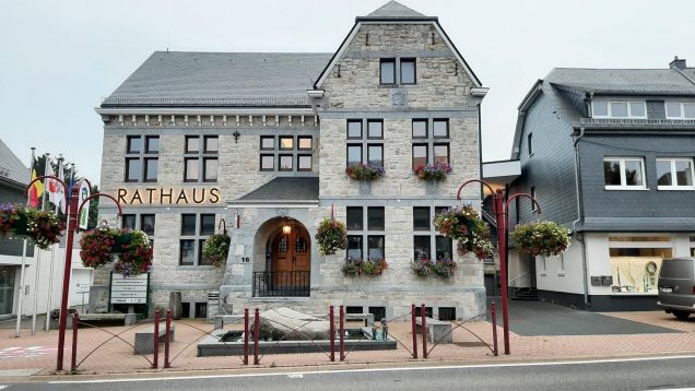 Gemeindehaus Büllingen (Bild: Manuel Zimmermann/BRF)