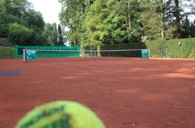 Aber die Plätze sind bereit für das ITF-Tennisturnier (Bild: Robin Emonts/BRF)