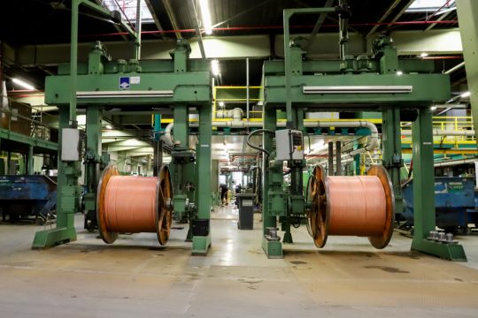 Kabelwerk Eupen - zwei Monate nach dem Hochwasser (Bild: Julien Claessen/BRF)
