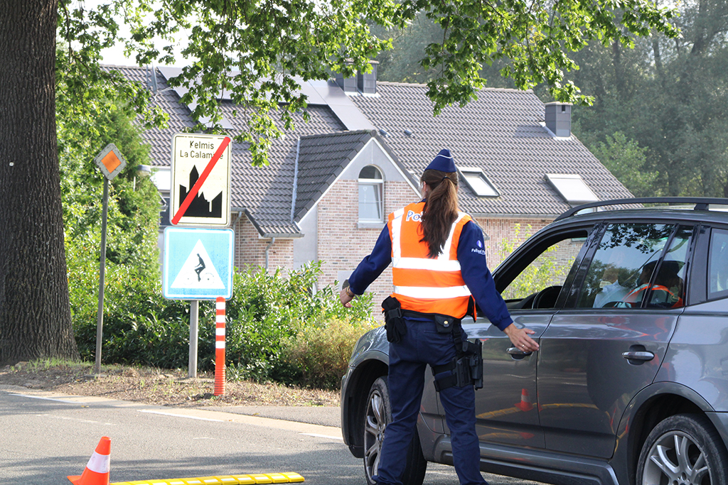 Polizei in Kelmis kontrolliert Fahrzeuge mit ausländischen Kennzeichen (Bild: Michaela Brück/BRF)