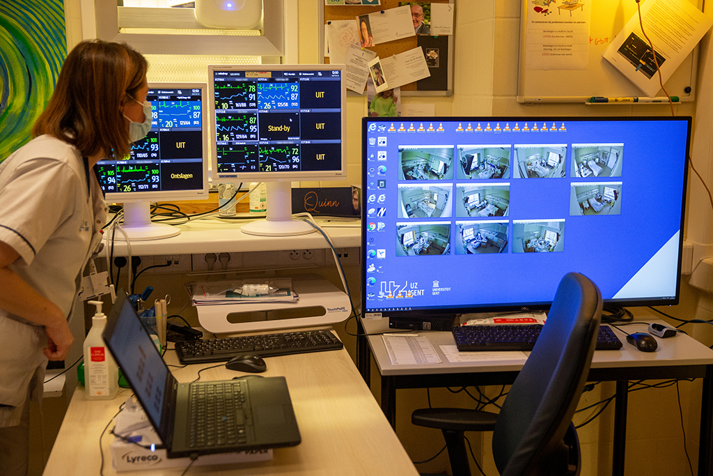 Monitore auf der Covid-Station an der Uniklinik Gent