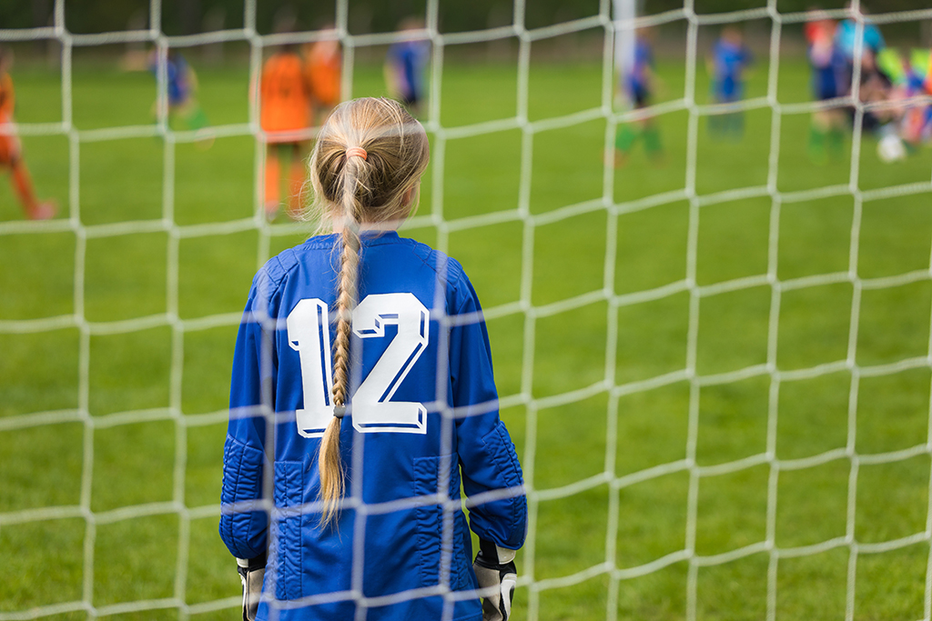 Mädchen-Fußball (Illustrationsbild: © Bildagentur PantherMedia / Mateusz Dembowiak)