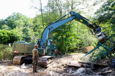 Militär beginnt Aufräumarbeiten an der Weser in Eupen (Bild: Julien Claessen/BRF)