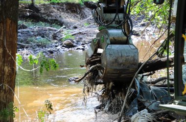 Militär beginnt Aufräumarbeiten an der Weser in Eupen (Bild: Julien Claessen/BRF)