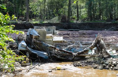 Militär beginnt Aufräumarbeiten an der Weser in Eupen (Bild: Julien Claessen/BRF)