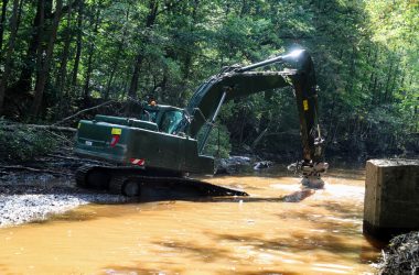 Militär beginnt Aufräumarbeiten an der Weser