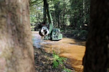 Militär beginnt Aufräumarbeiten an der Weser in Eupen (Bild: Julien Claessen/BRF)