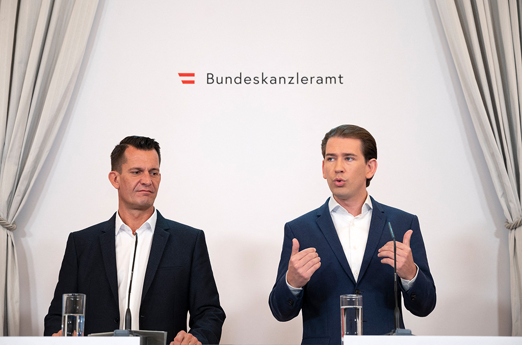 Österreichs Gesundheitsminister Wolfgang Mueckstein und Bundeskanzler Sebastian Kurz (Bild: Joe Klamar/AFP)