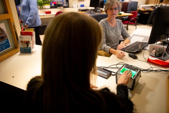 Kartenlesegerät für Personalausweis (Bild: Nicolas Maeterlinck/Belga)