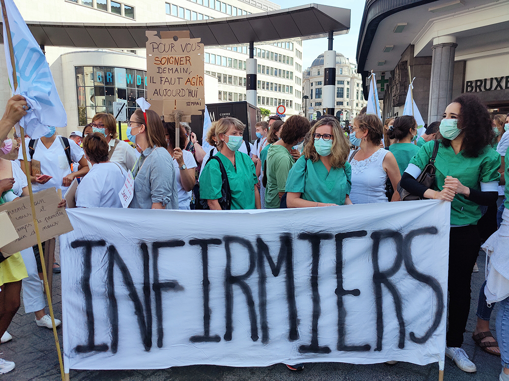 Pflegekräfte demonstrieren in Brüssel (Bild: Ophelie Delarouzee/Belga)