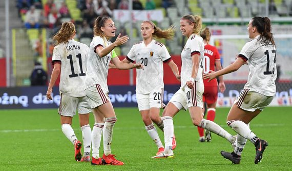 Die Red Flames nach dem Ausgleich-Treffer gegen Polen in Danzig (Bild: David Catry/Belga)