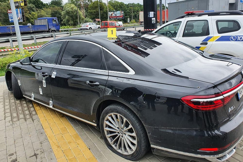 Auto des Assistenten von Präsident Selenskyj in Ukraine beschossen (Bild: Bild: Handout/Ukrainian Interior Ministry Press Service/AFP)