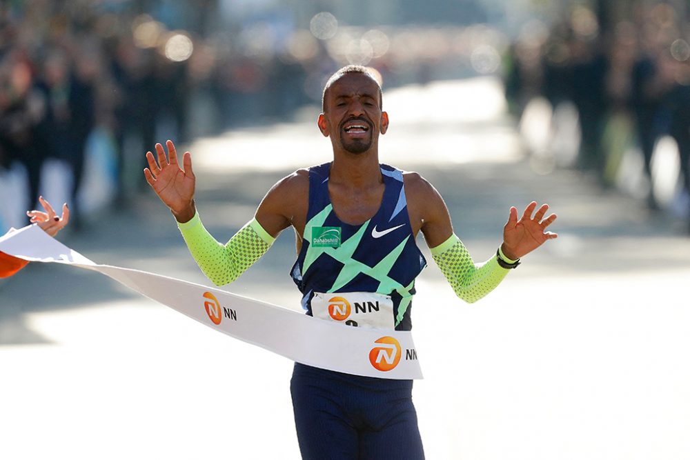 Bashir Abdi gewinnt den Marathon von Rotterdam in neuer europäischer Rekordzeit (Bild: Bas Czerwinski/ANP/AFP)