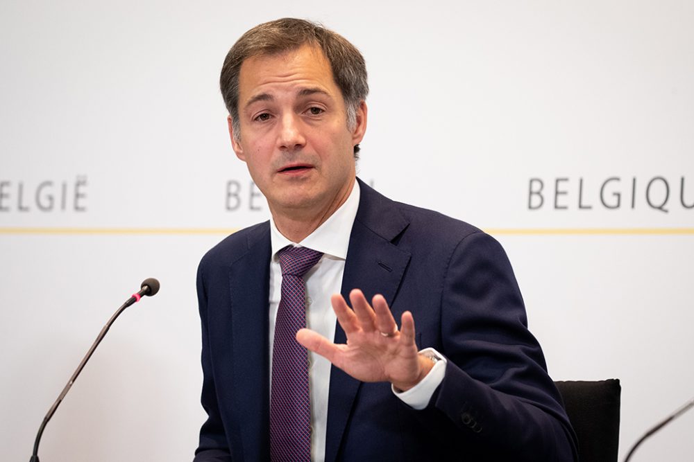 Premierminister Alexander De Croo bei der Vorstellung des Staatshaushalts für 2022 (Bild: Benoit Doppagne/Belga)