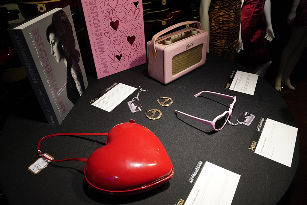 Gegenstände von Amy Winehouse (Bild: Timothy A. Clary/AFP)