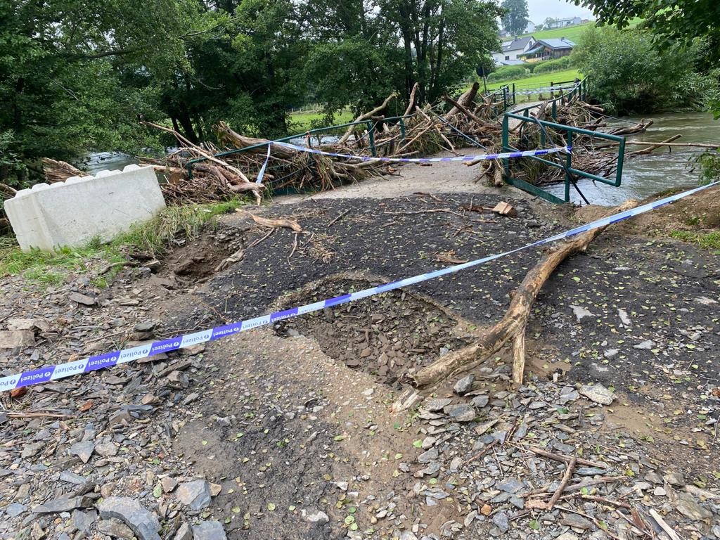 Diese Brücke zwischen Auel und Steffeshausen wurde ebenfalls vom Hochwasser im Juli zerstört. Inzwischen wurde sie abgerissen (Bild: privat).