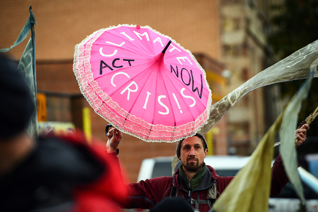 Klimaaktivisten in Glasgow vor dem Beginn des Klimagipfels COP26 (Bild: Andy Buchanan/AFP)