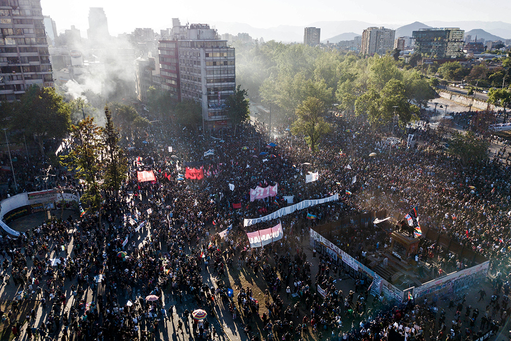 Neue Proteste in Santiago de Chile (Bild: Javier Torres/AFP)