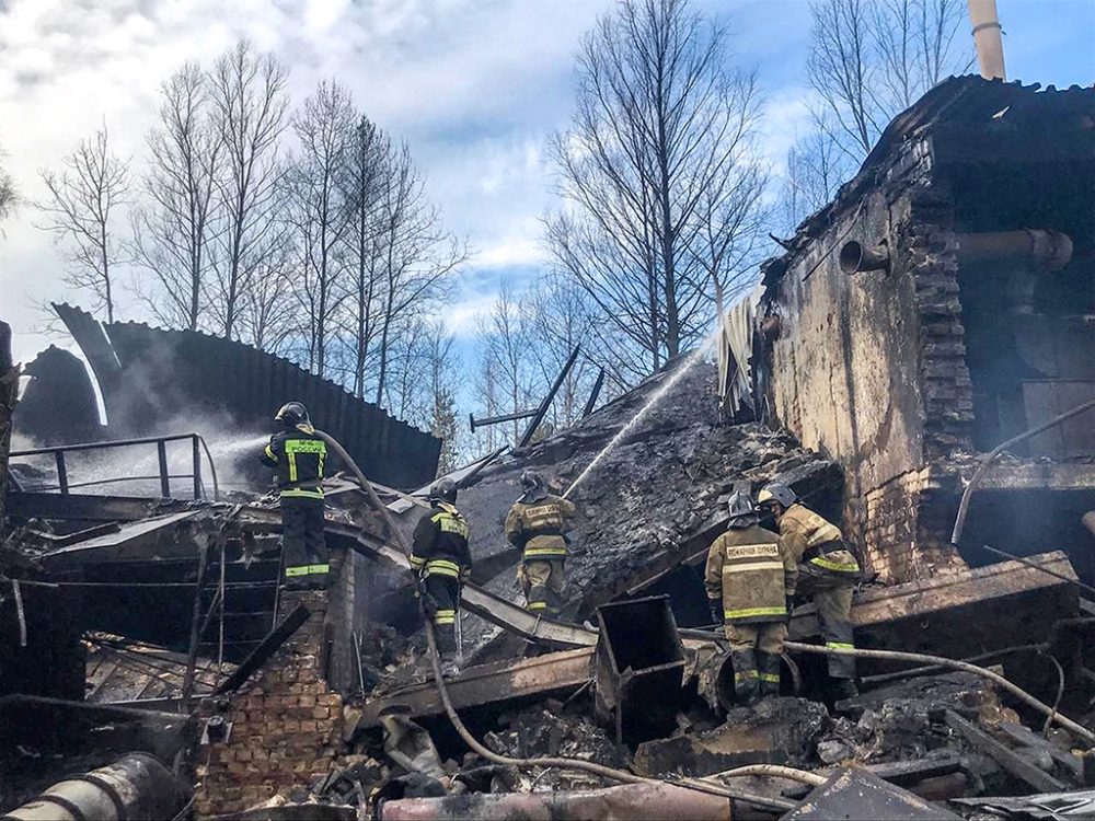 Explosion in einer Produktionshalle für Industriesprengstoff in Russland (Bild: Handout/Russian Emergency Situations Ministry/AFP)