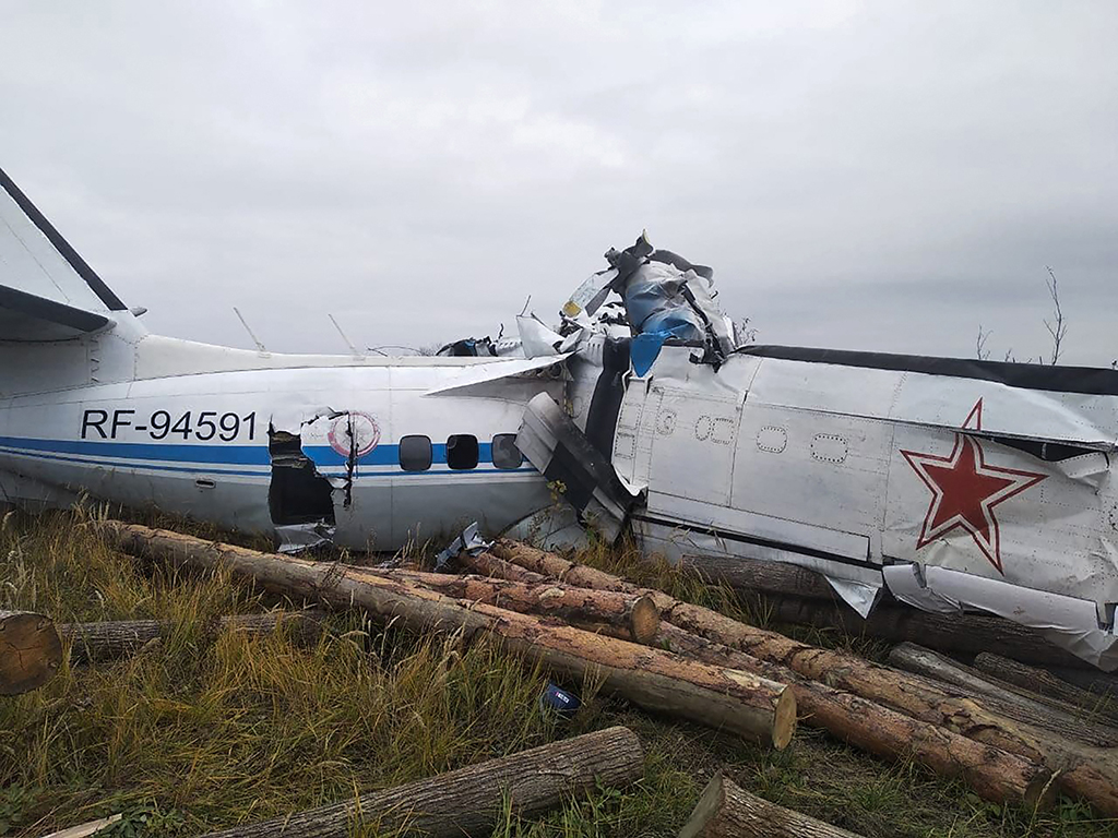 Flugzeugabsturz in Russland (Bild: Russian Emergency Ministry/AFP)