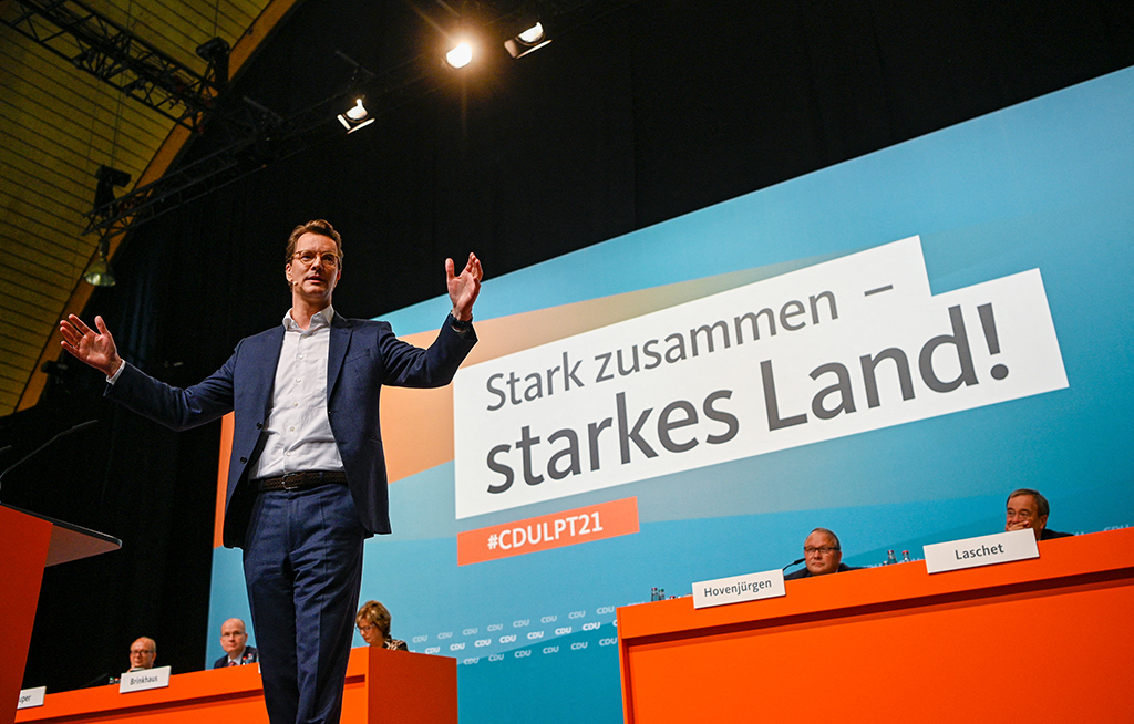 Hendrik Wuest am Samstag bei einer Rede auf dem CDU-Landesparteitag (Bild: Sascha Schuermann/AFP)