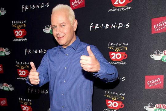 James Michael Tyler bei einem Event anlässlich des 20-jährigen Serien-Jubiläums von "Friends" im Jahr 2014 (Bild: Paul Zimmerman/Getty Images Norh America/AFP)