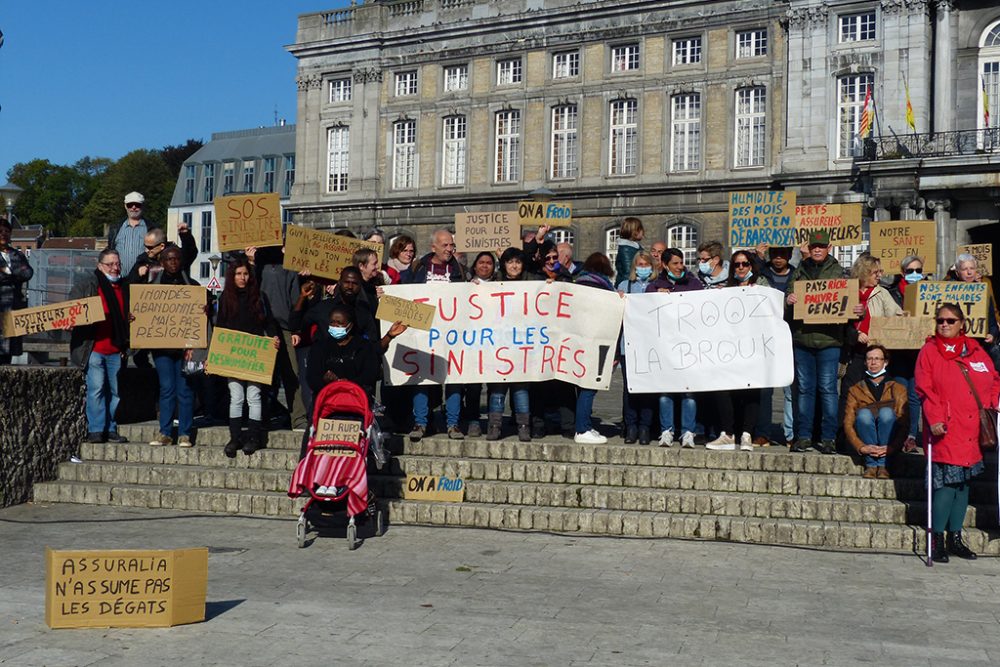 Aktion in Lüttich fordert Gerechtigkeit für die Opfer der Hochwasserkatastrophe (Bild: Laurent Cavenati/Belga)