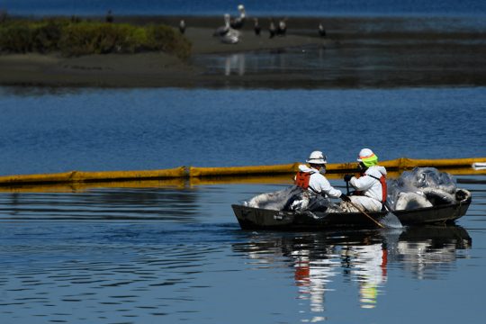 Ölpest vor der Küste Südkaliforniens (Bild: Patrick T. Fallon/AFP)