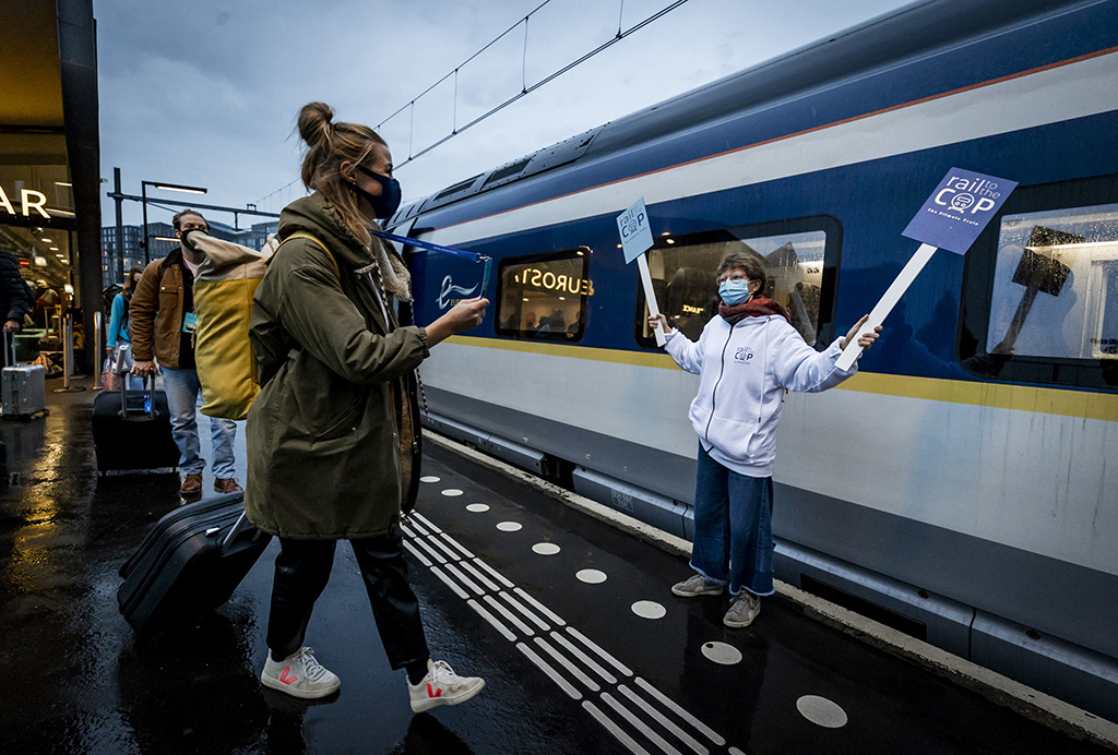 Klimazug auf dem Weg zum Klimagipfel COP26 (Bild: Remko de Waal/ANP/AFP)