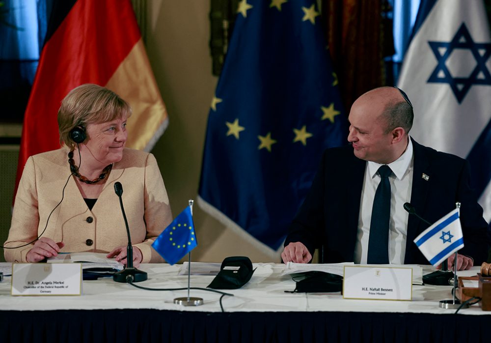 Angela Merkel und Naftali Benett am Sonntag in Jerusalem (Bild: Menahem Kahana/AFP)