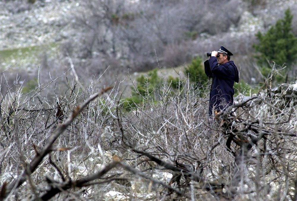 Polizist nahe der kroatisch-bosnischen Grenze (Bild: Tom Dubravec/EPA)