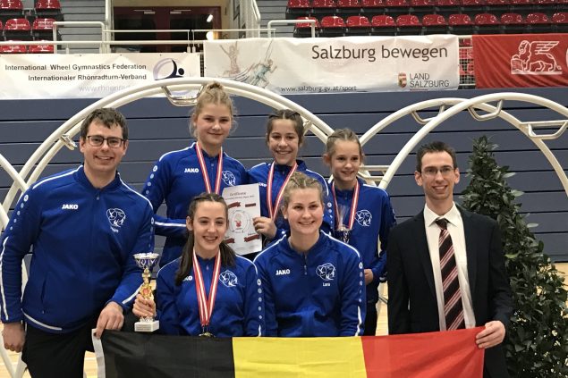 Von links nach rechts: Hinten Trainer Achim Pitz, Franka Patzer, Neila Heinen, Laura Schmitz. Vorne Mara Bartholemy, Lara Patzer und Kampfrichter Eric Pitz (Bild: Privat)