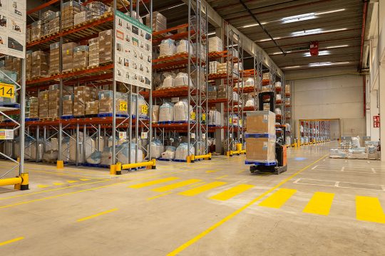 Prall gefüllt mit süßen Sünden: Das neue Schokoladenlager in Lokeren (Bild: James Arthur Gekiere/Belga)