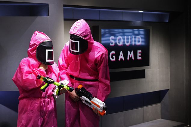 Squid Games werden nun auch im echten Leben gespielt - mit leicht abgeänderten Regeln ... (Bild: Giuseppe Cacace/AFP)