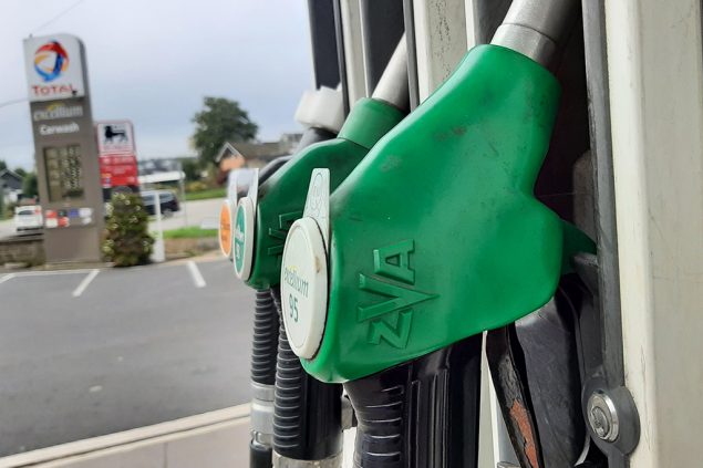 Zapfsäule an Tankstelle (Bild: Manuel Zimmermann/BRF)