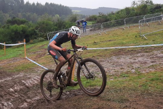 Tim Rex krönt sich in Houffalize zum Mountainbike-Landesmeister bei den Junioren (Bild: Christophe Ramjoie/BRF)