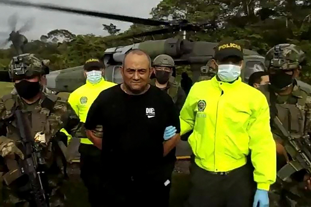 Kolumbiens meistgesuchter Drogenboss, Dairo Antonio Úsuga alias Otoniel, ist festgenommen worden (Bild: Colombian army/AFP)