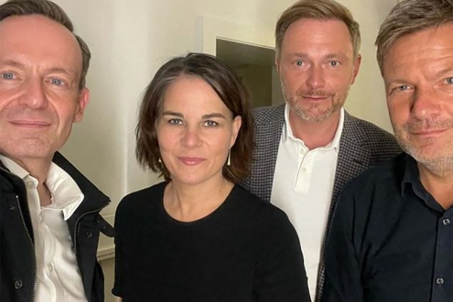Selfie von Volker Wissing (FDP), Annalena Baerbock (Die Grünen), Christian Lindner (FDP) und Robert Habeck (Die Grünen) nach Sonderierungsgesprächen (Bild: Volker Wissing/FDP/Instagram/AFP)