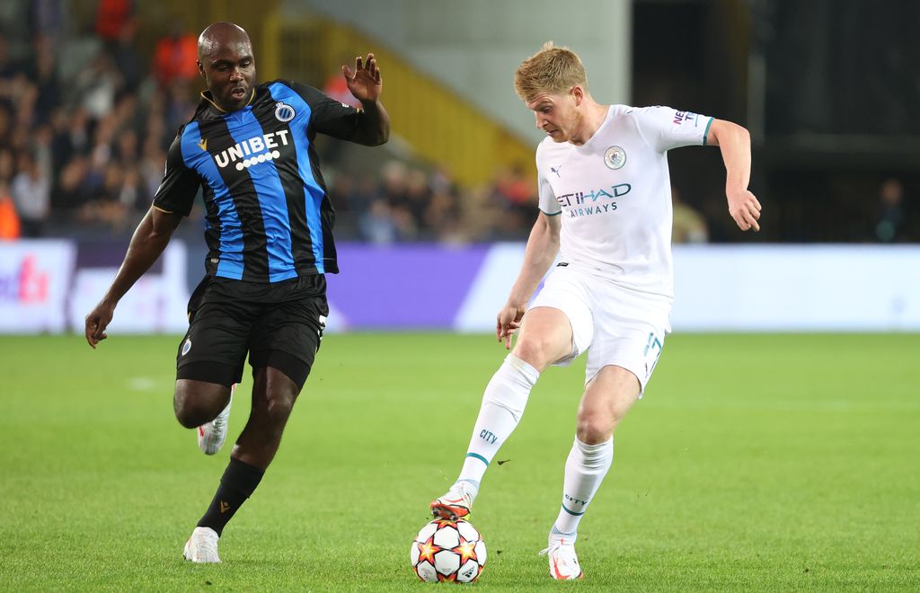 Club's Eder Balanta and Manchester City's Kevin De Bruyne fight for the ball during a game between Belgian soccer team Club Brugge and English club Manchester City, Tuesday 19 October 2021, in Brugge, Belgium, the third (out of six) in the Group A of the UEFA Champions League group stage. BELGA PHOTO VIRGINIE LEFOUR